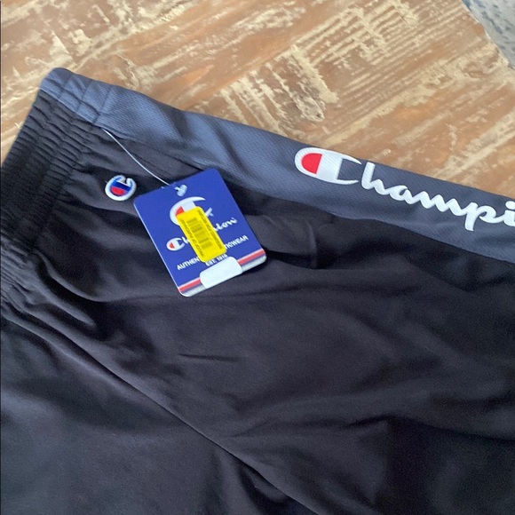 Champion Black Athletic Shorts Lightweight Design w/pockets - Picture 2 of 4